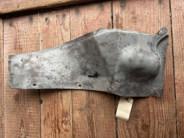 Lower front radiator splash
