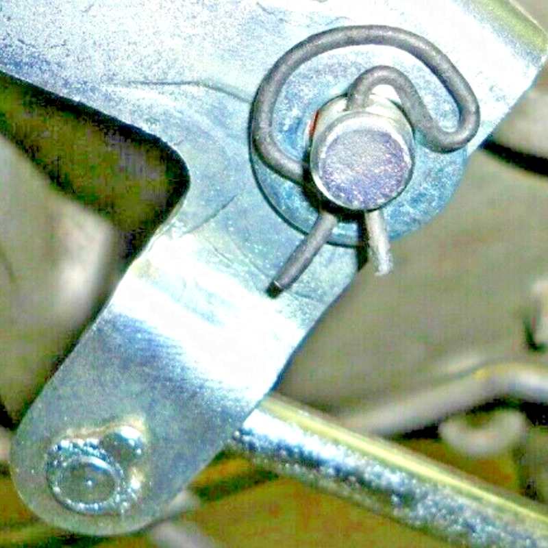 Shift linkage retaining clip